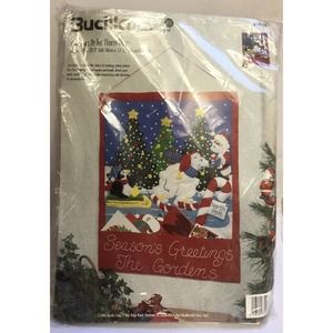 Bucilla Christmas At The North Pole Felt Applique Card Holder Kit Sealed 1996